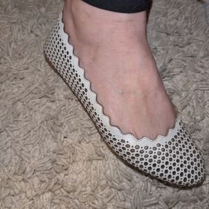 Elegant Cream Scalloped Women's Flats